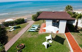 Beachfront villa with an access to the sandy beach, Modica, Italy for 4,200 € per week