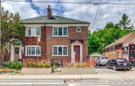 Terraced house – Woodbine Avenue, Toronto, Ontario,  Canada for C$1,106,000