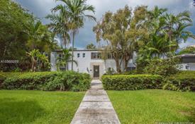 Comfortable cottage with a backyard and a terrace, Miami Beach, USA for $1,695,000