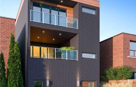 Townhome – The Queensway, Toronto, Ontario,  Canada for C$1,517,000