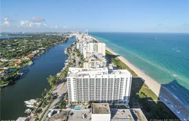 Three-room apartment in a skyscraper right on the ocean in Miami Beach, Florida, USA for 1,378,000 €