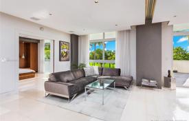 Stylish ”turnkey“ apartment overlooking the golf course in Miami Beach, Florida, USA for $995,000
