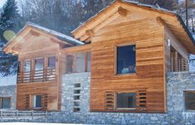 Spacious chalet with a fireplace, a sauna and a jacuzzi, Les Collons, Switzerland for 6,600 € per week