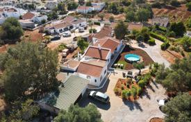 Villa with 2 annexes for 595,000 €