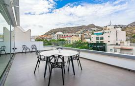 Bright three-bedroom penthouse in Santa Cruz de Tenerife, Spain for 775,000 €