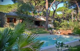 Magnificent villa 200 meters from the sandy beach, Roccamare, Tuscany, Italy for 4,900 € per week