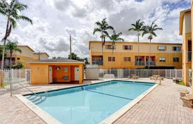 Condo – West End, Miami, Florida,  USA for $328,000