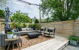 Terraced house – Woodbine Avenue, Toronto, Ontario,  Canada for C$1,523,000