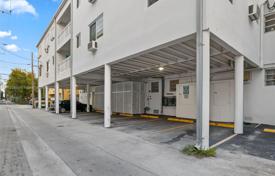 Apartment – Miami Beach, Florida, USA for $255,000