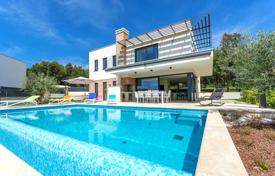 High-quality furnished villa with a swimming pool and a picturesque view, 500 meters from the sea, Vrsar, Croatia for 948,000 €