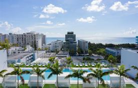 Comfortable apartment with a terrace in a building with a swimming pool and a fitness center, Miami Beach, USA for $3,500,000