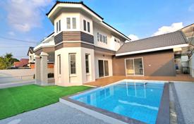 Pool Villa with 3 bedrooms in North Pattaya for $229,000