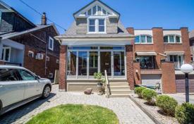 Townhome – Hillsdale Avenue East, Toronto, Ontario,  Canada for C$2,328,000