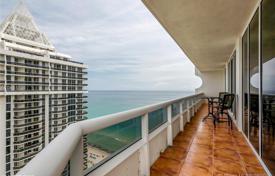 Furnished penthouse with ocean and city views in a residence on the first line of the beach, Miami Beach, Florida, USA for 1,397,000 €