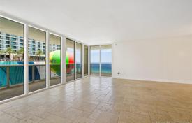 Bright apartment with ocean views in a residence on the first line of the beach, Hallandale Beach, Florida, USA for $725,000