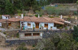 Traditional villa with a large plot in Icod de los Vinos, Tenerife, Spain for 1,250,000 €