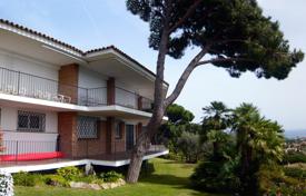 Two-storey villa with a swimming pool, gardens and a tennis court near the center of Platja d'Aro, Spain for 2,300,000 €