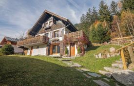 Traditional chalet with a sauna and a garage at 800 meters from the center of Chamonix, France for 4,000 € per week