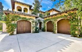 Two-storeyed villa with terrace in gated community of 4 residences, Los Angeles, USA for $2,099,000