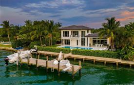 Luxury villa with a backyard, a swimming pool, a terrace and a parking space, Miami Beach, USA for $3,795,000