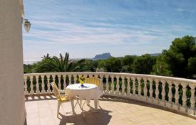 Private villa with garden, swimming pool and only 2 kilometres from the beach for 846,000 €