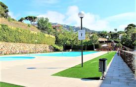 New two-level penthouse with terraces in a residence with a garden and two swimming pools, near the beach, Lloret de Mar, Spain for 416,000 €
