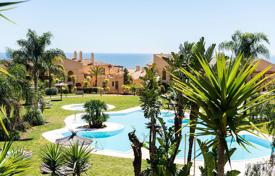 Penthouse with sea views in a residence with four swimming pools, Benahavís, Spain for 455,000 €