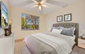Townhome – West End, Miami, Florida,  USA for $600,000