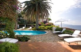 Beautiful villa with a swimming pool, a garden and a direct access to the sea, Sorrento, Italy for 9,400 € per week