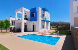 Modern 3-bedroom villa with pool, sea views for 451,000 €