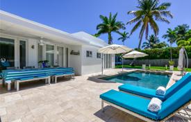Cozy villa with a backyard, a swimming pool, a terrace and a parking, Miami Beach, USA for $1,500,000
