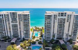 Duplex-penthouse with ocean views in a residence on the first line of the beach, Hollywood, Florida, USA for $1,650,000