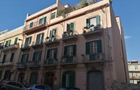 A spacious apartment in the center of Messina, Sicily, Italy. Price on request