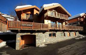 Chalet with stunning mountain views in the fashionable ski resort in Meribel, French Alps for 14,000 € per week