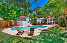 Villa – Miami, Florida, USA for $945,000