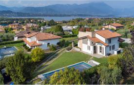 Renovated villa with a beautiful lake view in Manerba del Garda, Lombardy, Italy for 1,260,000 €