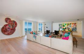 Renovated five-room apartment one step away from the beach, Miami Beach, Florida, USA for 4,552,000 €