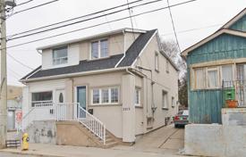 Terraced house – Woodbine Avenue, Toronto, Ontario,  Canada for C$984,000