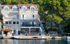Stone villa on the front coastline near a small port, Pelješac peninsula, Croatia. High rental potential! for 2,000,000 €