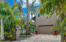Modern villa with a jetty, a pool, a garage, a terrace and a bay view, Fort Lauderdale, USA for $2,395,000