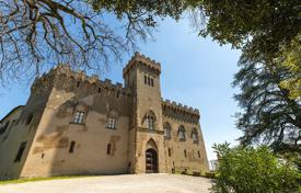 Castle with vineyards for sale in Tuscany. Price on request