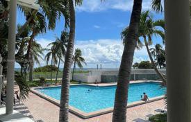 Condo – Miami Beach, Florida, USA for $298,000