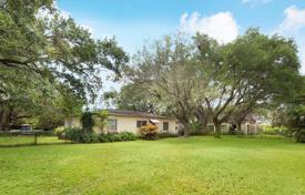 Family cottage with a plot, Miami, USA for $1,495,000