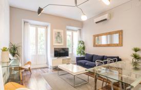 Three-bedroom buy-to-let apartment with guaranteed income in Madrid, Spain for 720,000 €