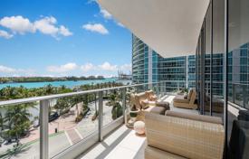 Comfortable apartment with private elevators, a terrace and views of the bay in a building with a swimming pool and a gym, Miami Beach, USA for $3,250,000