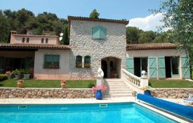 Spacious villa with a swimming pool and a garden, Menton, France for 8,800 € per week