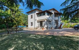 Ancient villa with a beautiful park in Lonato del Garda, Lombardy, Italy for 1,200,000 €