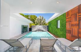 Cozy villa with a backyard, a swimming pool and a terrace, Miami Beach, USA for $2,390,000