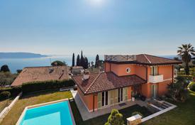 Three-storey villa with terraces and a panoramic view of the lake in a residence with a large swimming pool, Toscolano-Maderno, Italy for 1,395,000 €