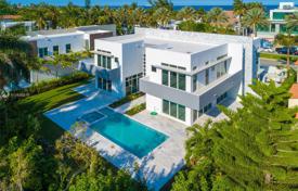 Spacious villa with a pool, a garage and a terrace, Golden Beach, USA for $4,995,000